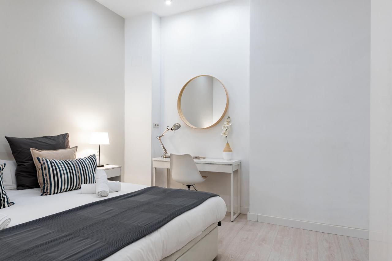 Cozy One-Bedroom La Latina Madrid Esterno foto